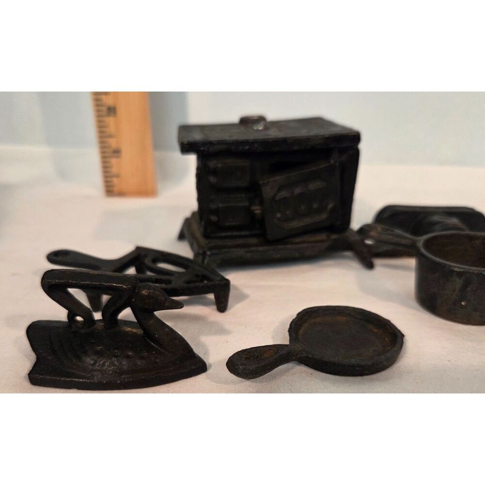 Vintage Cast Iron Miniature Toy Cook Stove & Kitchen Set β Dollhouse